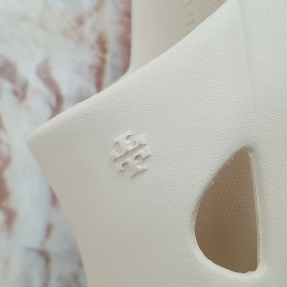 New Tory Burch Shower Slides - Picture 5 of 9